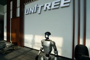 Robot Humanoide Unitree G1, Personaliza su Apariencia, Articulaciones Flexibles y Ligeras - Product Image 2