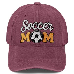 Gorra de béisbol bordada estilo vintage color granate lavado con la inscripción 'Soccer Mom', visera curva ajustable, tipo 'Dad Hat', deportiva informal para el sol - Product Image 1