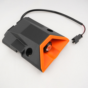 Protection d'angle avant gauche/droite pour trottinette étudiante Kukirin G2ProDB avec feux LED œil de chat et clignotants, en matériau PPT noir - Product Image 3