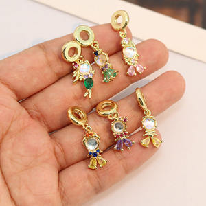 CZ8864 Pequeños y Mini Charms de Niña Sirena con Figura de Princesa, Chapados en Oro de 18k, con Circonitas Cúbicas y Micro Pavé, Estilo Cuentos de Hadas - Product Image 2