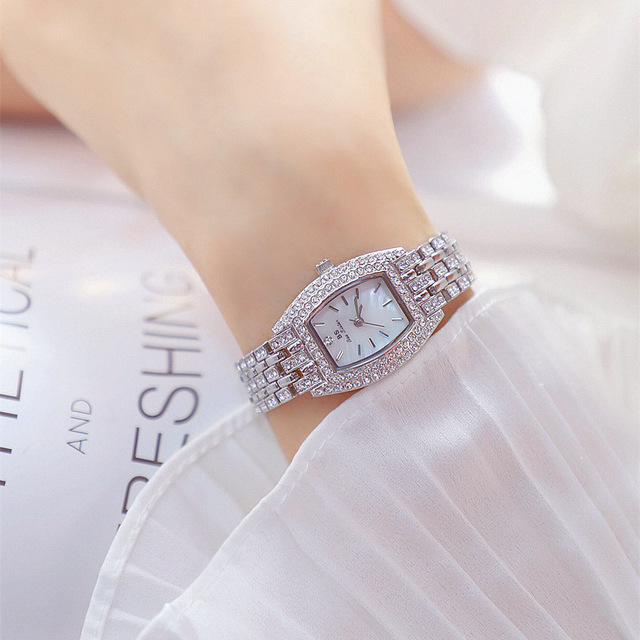Low Price Quartz Wristwatch for Girls Minimalist Steel Designer Ladies Fancy Watches Elegant Diamond Watch Bracelet Set Alloy