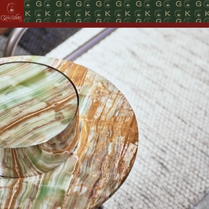 Table d'appoint ronde à deux niveaux en onyx vert et brun rayé GOLDKING pour hall d'hôtel de luxe, base cylindrique en acier inoxydable, OEM ODM Direct - Product Image 6