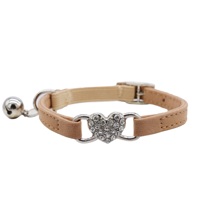 Colliers pour petits animaux de compagnie en gros, MOQ faible, colliers pour chats en flanelle de couleur unie avec accessoires en forme de cœur