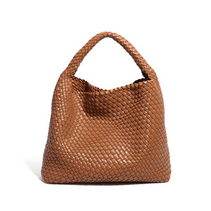 Sac fourre-tout décontracté et tendance en PU tissé à la main pour femme, style coréen, grande capacité, sacs souples à porter sous le bras avec pochette, neuf <span class=keywords><strong>de</strong></span> l'usine - Product Image 1