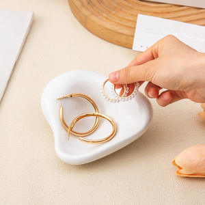 Plateau à bijoux en céramique Lavie, forme cœur, blanc, style nordique, en porcelaine, pour organiser les bijoux, idéal comme cadeau - Product Image 1