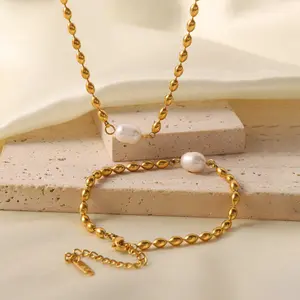 Conjunto de collar de perlas chapado en oro de 18 quilates con cuentas en forma ovalada y perlas naturales Cadena de clavícula delicada Regalo ideal para ella
