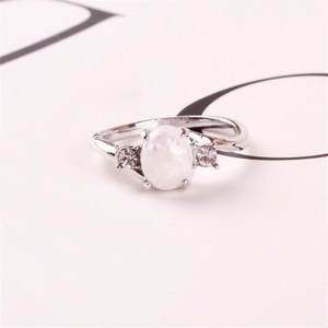 Anello di Coppia con Pietra Opale Colorata per Donne, Elegante Gioiello da Dito alla Moda per Feste, Uso Quotidiano e Regalo - Product Image 3