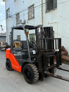 Montacargas Diésel FD30 FWD de 30 Toneladas, Mástil de Tres Etapas, Desplazador Lateral Hidráulico, Neumáticos Neumáticos, Operación Asentado, Uso en Interiores para Motor - Product Image 6