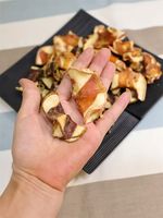 Friandises à mâcher en gros de viande de canard séchée par les fabricants, tranches de viande de canard enveloppées de poire/pomme, friandises pour chiens et chats