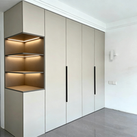 Armoire sur mesure pleine hauteur autoportante avec rangements en L et en U pour chambre et villa