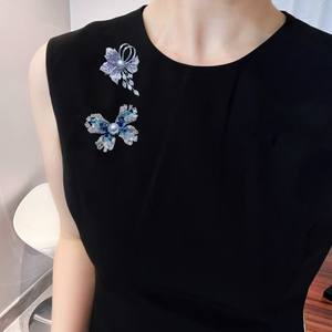 Broche de Perlas de Estilo Étnico de Alta Gama para Mujer, Accesorio de Ropa Lujoso con Diseño de Flor en el Pecho - Product Image 4