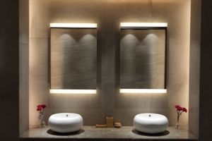 Baño de hotel de fábrica al por mayor de alta calidad Baño montado en la pared Sensor táctil Baño de espejo Led inteligente - Product Image 6