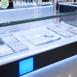 Mostrador de Exhibición para Teléfonos Móviles, Color Blanco con Detalles Azules, Tapa de Vidrio, Mueble para Tienda Minorista, Personalizable - Product Image 3