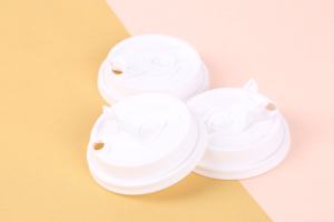Couvre-gobelets à café jetables écologiques de bonne qualité, transparents, blancs et noirs en plastique PP pour gobelets à café en papier - Product Image 3
