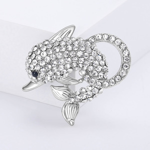 Broche de delfín nuevo y elegante para hombre y mujer con bonitos diamantes de imitación, accesorio de moda para compromiso de fiesta de boda, aleación hecha principalmente - Product Image 6