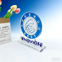 Trophée moderne en acrylique en forme de bloc et de cube avec gravure laser personnalisée pour les récompenses d'entreprise et les cadeaux honorifiques
