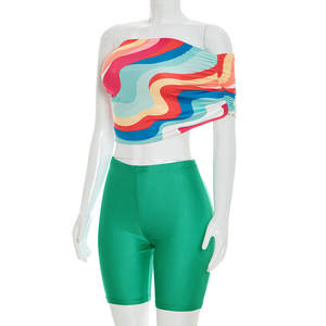 Viviblook J26ST125 Conjunto de verano para mujer, Top corto estampado con hombros descubiertos, pantalones cortos ajustados de color sólido, conjunto de dos piezas - Product Image 4