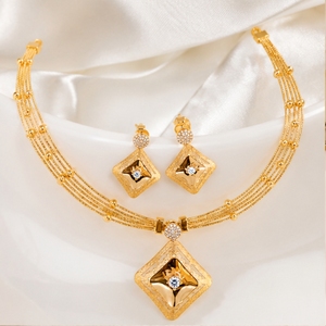 Conjunto de Collar con Colgante Geométrico Chapado en Oro Italiano sobre Plata 925 con Aretes a Juego, Joyería de Diseño para Mujer - Product Image 2