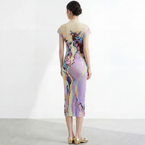 Robe mi-longue de style chinois à col mandarin avec imprimé floral peint à la main, robe fourreau ajustée à manches courtes en soie tissée - Product Image 5