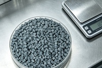 Granulés de PVC gris clair haute rigidité K-67, qualité moulage et extrusion, pour tuyaux, conduites, profilés et matériaux de décoration de bâtiment