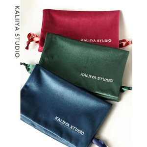 Sac cadeau écologique durable avec cordon de serrage de 2 pouces, sac de rangement promotionnel, sac d'emballage en velours coloré avec ruban taché - Product Image 2
