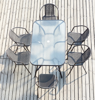 Conjunto de Comedor Moderno y Resistente para Exteriores, Sillas de Metal, Mesa Rectangular de Vidrio con Diseño de Ondas de Agua y Estructura de Hierro