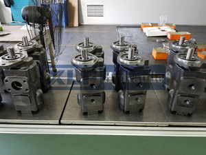 Bomba Hidráulica de Engranajes de 3 Etapas y 250 Bares de Alta Eficiencia 3CX 332F9029 332/F9031 20/925340 con Conexión de 3/4 Pulgadas - Product Image 3