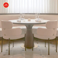 Chaises de salle à manger en tissu commercial, chaises rembourrées crème, tables rondes en marbre, meubles pour restaurants et cafés, ensembles de tables avec base