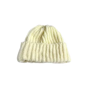 Offre Spéciale en gros logo personnalisé Sport d'hiver à revers bonnet tricoté à la main au Crochet Beanie chapeaux pour femmes en plein air