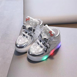 Frühling und Herbst New Bow Girl LED Helles Licht Kleine pu Leder <span class=keywords><strong>Bright</strong></span> Drill <span class=keywords><strong>Sneakers</strong></span>