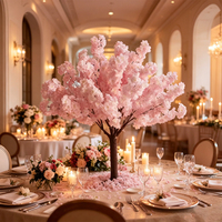 Aménagement paysager intérieur de l'atrium du centre commercial et du hall d'hôtel, arbres artificiels en soie à grande échelle, cerisiers en fleurs