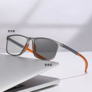 Lunettes de lecture anti-lumière bleue Tr90, verres multifocaux pour personnes d'âge moyen et âgées, monture PC unisexe, verres en verre - Product Image 1