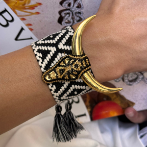 กำไลข้อมือลูกปัดข้าวทรงหัวกระทิงวินเทจขนาดใหญ่ ปรับขนาดได้ สีทอง ถักด้วยมือจากผ้า งานแฮนด์เมด ขายส่ง เครื่องประดับ กำไลเขาควาย - Product Image 1