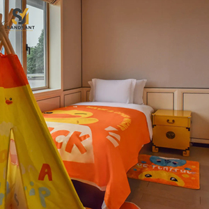 Sofá Curvo con Estructura de Madera para Suite Familiar, Tapizado en Amarillo Brillante, para Habitación de Hotel - Product Image 4