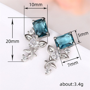 Orecchini a Perno Geometrici Irregolari con Motivi Floreali per Donne, Accessori per Orecchie da Indossare Quotidianamente, per Outfit Casual e Regalo - Product Image 3