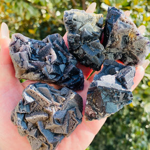 Cristalli di <span class=keywords><strong>Fluorite</strong></span> Nera Naturale all'Ingrosso, Pietre Grezze Intagliate e Lucidate per Regali e Decorazioni - Product Image 1