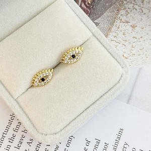 <span class=keywords><strong>Vente</strong></span> d'usine bijoux <span class=keywords><strong>de</strong></span> fête chaude 925 argent Sterling noir/rubis Zircon cubique oeil exquis avec cils boucles d'oreilles pour les femmes - Product Image 3