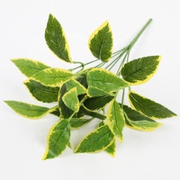Bouquet de 7 Fourches de Feuilles Vertes Artificielles en Soie, Tiges de Plantes Vertes Fauxes pour Mur Végétal et Fournitures d'Arrangements Floraux