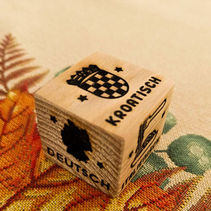 Bán buôn số lượng lớn tùy chỉnh kích thước 9cm khổng lồ góc vuông bằng gỗ xúc xắc - Product Image 3