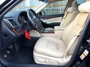 <span class=keywords><strong>Toyota</strong></span> Crown d'occasion <span class=keywords><strong>2015</strong></span>, très appréciée, berline de luxe <span class=keywords><strong>4</strong></span> portes, 5 places, Euro VI, essence, automatique, cuir, écran tactile gauche, toit ouvrant LED - Product Image 3