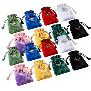 Pochette de luxe en velours grande taille avec logo doré – Vente en gros de bijoux - Product Image 3