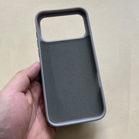 Étui de téléphone personnalisé en cuir cousu avec motif en fibre de carbone et blocs de couleur en TPU pour iPhone 17 Pro Max 16 15