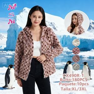 Chaqueta con Capucha de Piel Sintética con Estampado de Leopardo para Mujer, Cierre de Cremallera, Largo Regular, con Logotipo en la Parte Delantera - Product Image 3