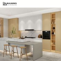 Meuble de cuisine sur mesure Coastal House Australie, armoire effet bois anti-humidité, sur mesure selon plan.