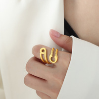 R0192 bijoux fantaisie plaqué or 18 carats trombone géométrique anneau ouvert femmes déclaration de mariage en acier inoxydable bague de Couple