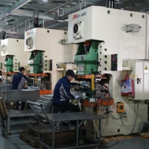 หม้อน้ำรถยนต์อลูมิเนียมอัลลอยระบายความร้อนเครื่องยนต์รถสำหรับ Toyota iOS 1.3L/1.5L 2014- 16400-0Y080 - Product Image 5