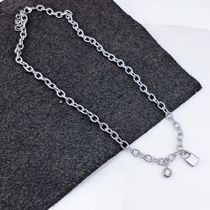 Collar de la marca española Ask for U Catalog, con colgante de amor y candado de cadena de eslabones, joyería de moda - Product Image 4