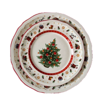 Neues Märchenhaftes Weihnachtsbaum-Keramik-Geschirrset Wellenrandige Teller Schüsseln Tassen und Untertassen für Familie und Feiertagspartys