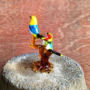 Figura de Pájaro de Vidrio Hecha a Mano con Bayas Rojas en una Rama, Adorno Decorativo para Sala de Estar, Diseño Art Deco de Rajasthan - Product Image 5