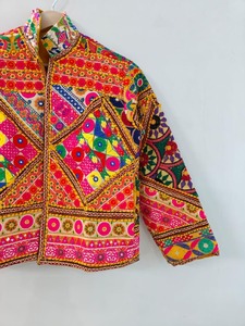 Fabrication indienne Vintage inspiré Blazer vestes pour femmes indien manteau court disponible pour l'approvisionnement mondial de l'Inde - Product Image 4